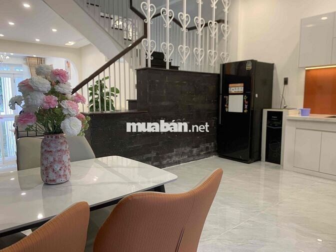 🎄🎄 Nhà 3 tầng đường 7,5m đối diện công viên ,3pn ,full nội thất