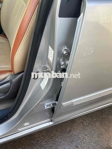 Toyota Innova 2013E Bạc