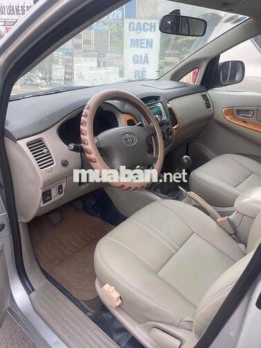 Toyota Innova 2010 G Bạc
