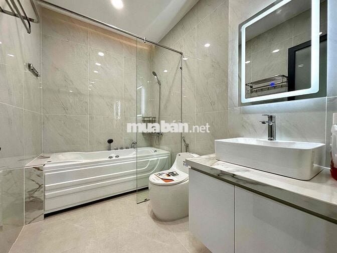 NHÀ ĐẸP GẦN PHÚ MỸ HƯNG QUẬN 7.