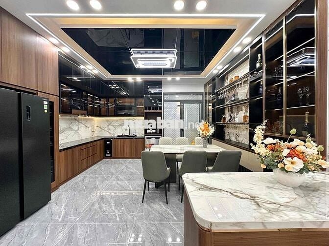 NHÀ ĐẸP GẦN PHÚ MỸ HƯNG QUẬN 7.