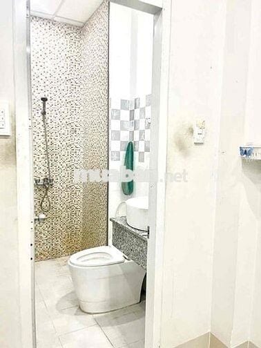 Cho thuê phòng giá rẻ cửa sổ ban công thoáng mát ngay Tân Bình