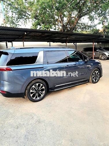 Carnival 2022 2.2D Premium 8 chỗ