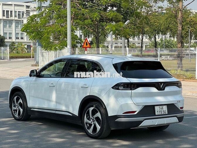 VF8 Eco 2023 Mua Pin Catl siêu lướt 8.000km