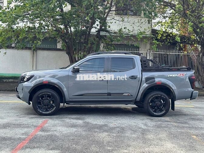 Nissan Navara Pro4X 2023 - Odo lướt