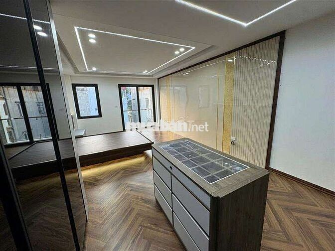 Bán nhà Phố Trạm - mặt phố kinh doanh -ô tô tránh - 7 tầng full đồ