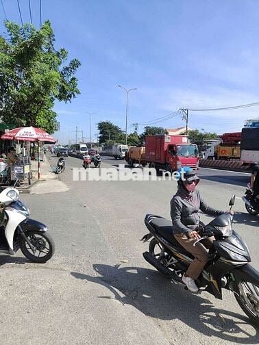 BÁN XƯỞNG MẶT TIỀN QL1A - 35X42M - THU NHẬP 180TR/TH - GIÁ CHỈ 45 TỶ