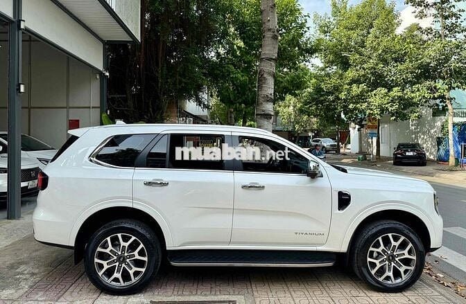 Ford Everest 2024 Titanium 2.0 AT 4x2 - 41000 km