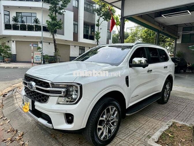 Ford Everest 2024 Titanium 2.0 AT 4x2 - 41000 km