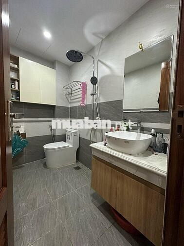 Nhà liền kề ngõ 20 phố Trần Kim Xuyến - Dt 60m2 x 5 tầng mặt tiền 5m