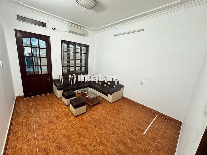 Nhà ngõ 22 phố Mạc Thái Tông, dt 40m2 x 5 tầng đường rộng để oto