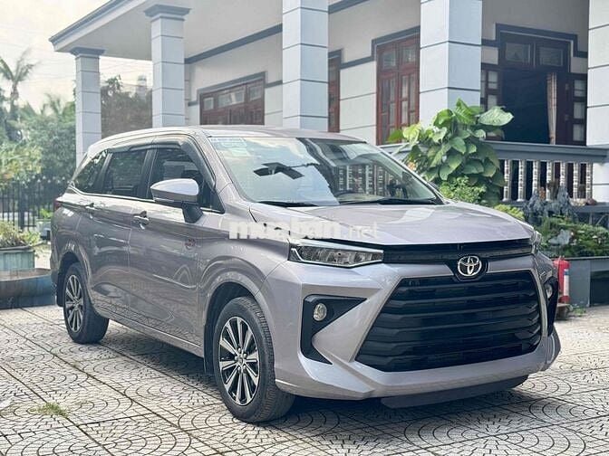 Toyota Avanza Premio 2022 Bạc 4000km
