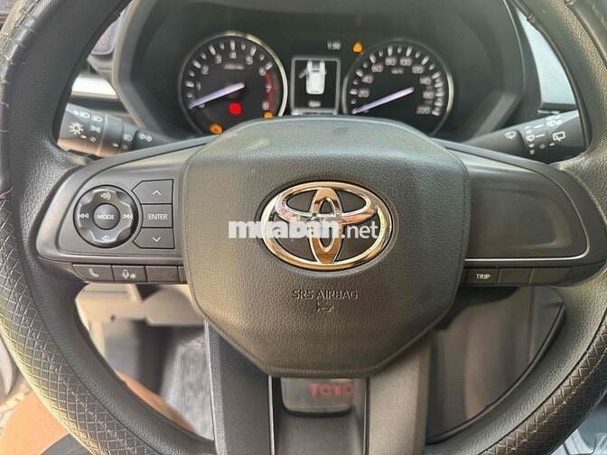 Toyota Avanza Premio 2022 Bạc 4000km