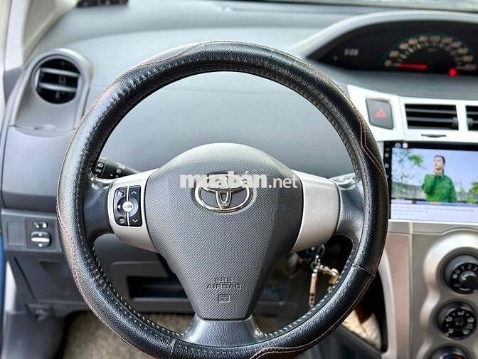 Toyota Yaris 2009 1.3 AT - 110000 km