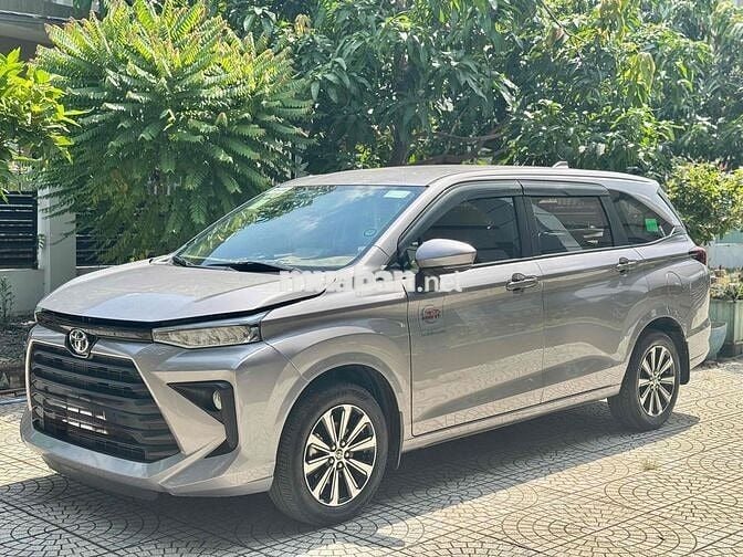 Toyota Avanza Premio 2022 Bạc 4000km