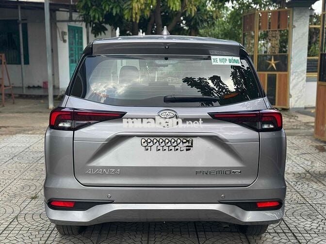 Toyota Avanza Premio 2022 Bạc 4000km