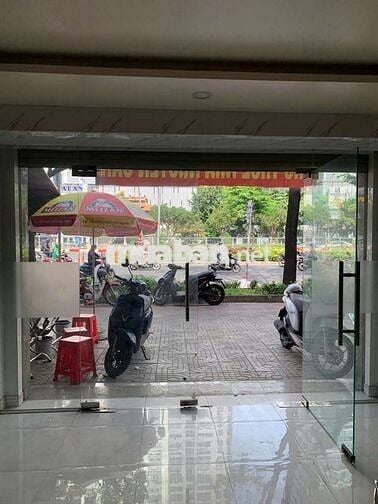 Nhà MT Điện Biên Phủ sát Hàng Xanh 4.5 x 8 DTSD 100 m2 4pn 3 tầng