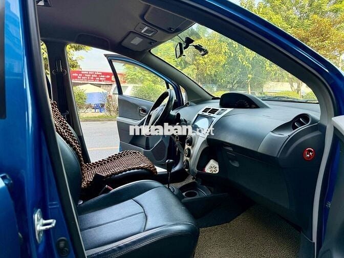 Toyota Yaris 2009 1.3 AT - 110000 km