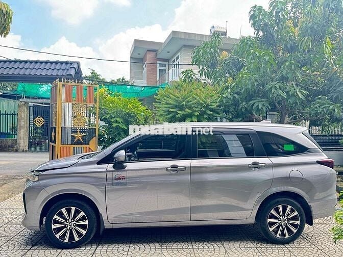 Toyota Avanza Premio 2022 Bạc 4000km