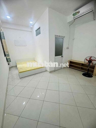 CHO THUÊ STUDIO BAN CÔNG GẦN NGÃ TƯ PHÚ NHUẬN - PHAN XÍCH LONG