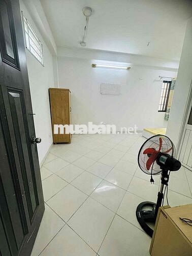 CHO THUÊ STUDIO BAN CÔNG GẦN NGÃ TƯ PHÚ NHUẬN - PHAN XÍCH LONG