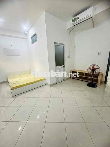 CHO THUÊ STUDIO BAN CÔNG GẦN NGÃ TƯ PHÚ NHUẬN - PHAN XÍCH LONG