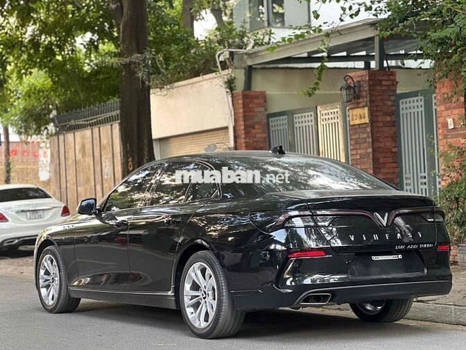 VinFast Lux A2.0 Turbo Base sx 2022 siêu đẹp