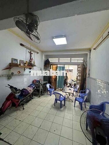 Bán gấp nhà riêng Nguyễn Sơn, Tân Phú, 43m2, 2 tầng, sát mặt tiền, 4xt