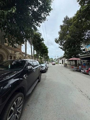 Cần bán đất mặt tiền hẻm 12m thông xe ô tô