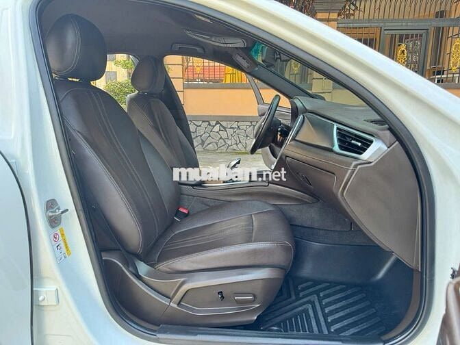 VinFast LUX SA2.0 Turbo 2022 Trắng