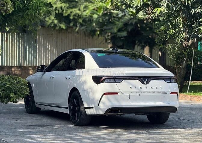 VinFast Lux A2.0 2022 Trắng