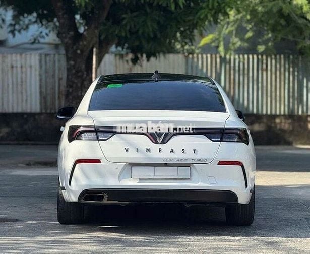 VinFast Lux A2.0 2022 Trắng