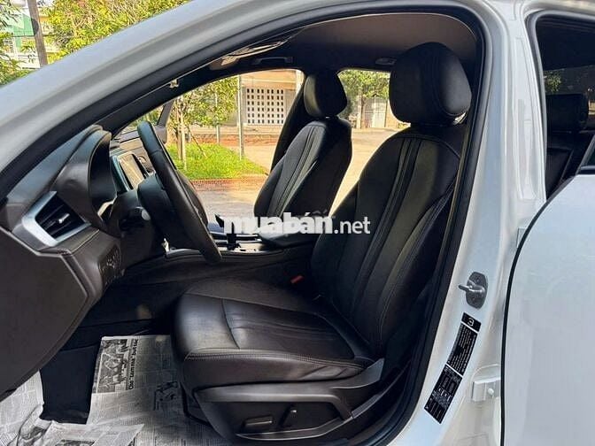 VinFast LUX SA2.0 Turbo 2022 Trắng