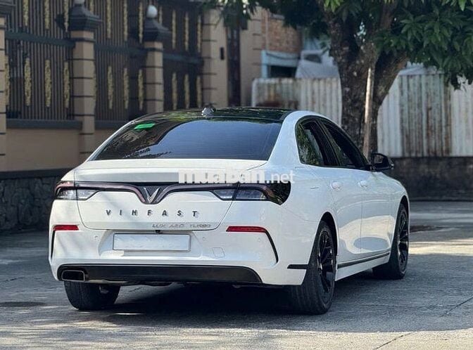 VinFast Lux A2.0 2022 Trắng