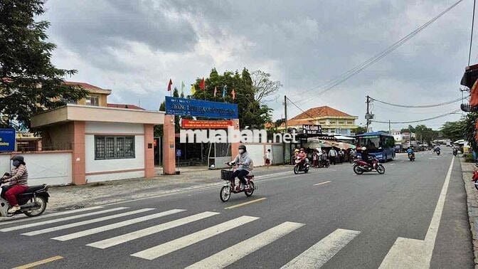 Chính chủ kẹt tiền bán gấp lô đất 2 mặt tiền chợ Phước Thạnh, Củ Chi –