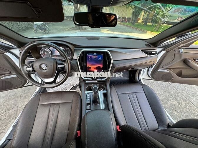VinFast LUX SA2.0 Turbo 2022 Trắng