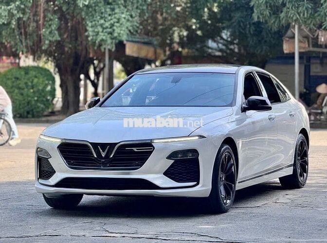 VinFast Lux A2.0 2022 Trắng