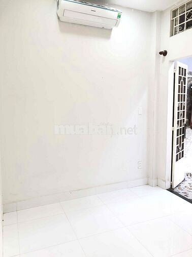 Cho thuê Nhà Q4 - 40m2 - Nở hậu chữ L - Nguyễn Tất Thành P.18 Q4.