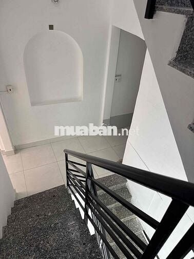 Cho thuê nhà mặt tiền Nguyễn Thái Sơn P4 Q Gò Vấp . Gần chợ , trừơng h