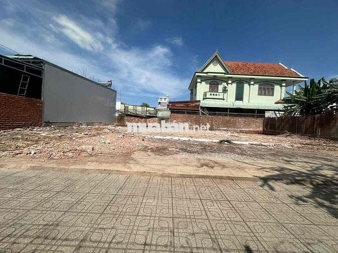 Đất đẹp phường Tân Phong cách đường Đồng Khởi vào chỉ 30m