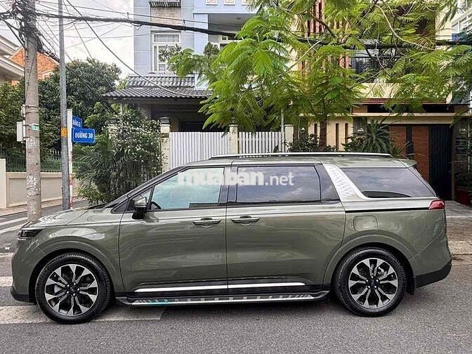 Kia Carnival 2024 2.2D Signature 7 ghế - 9000 km