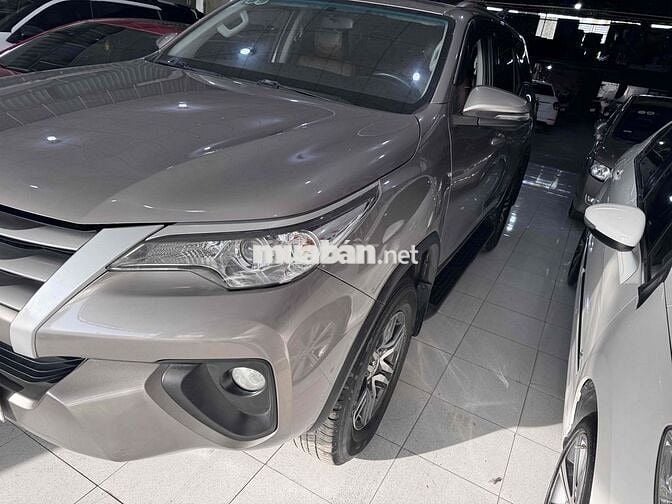 Toyota Fortuner Xám 7 chỗ
