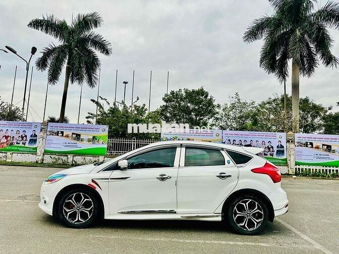 Ford Focus S Hatchback 2014 Trắng 126903 km