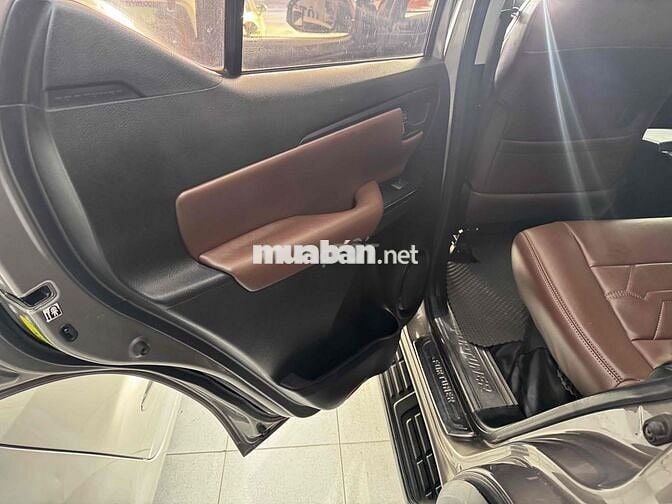 Toyota Fortuner Xám 7 chỗ