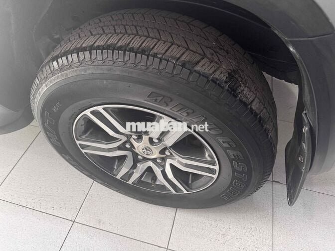 Toyota Fortuner Xám 7 chỗ