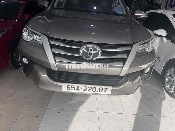 Toyota Fortuner Xám 7 chỗ