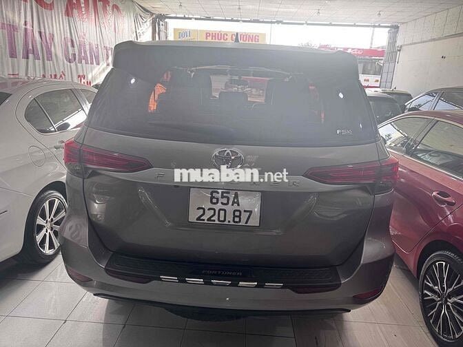 Toyota Fortuner Xám 7 chỗ