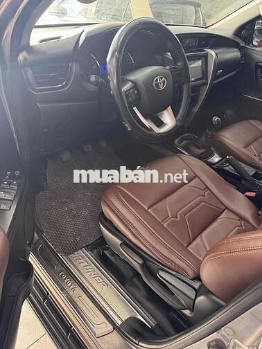 Toyota Fortuner Xám 7 chỗ
