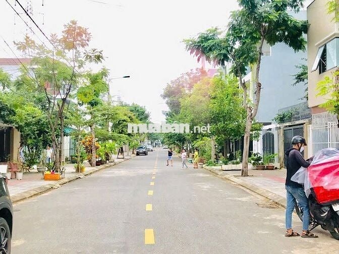 đất 5*20m đường 7,5m vị trí cực đẹp cạnh trung tâm Nguyễn Phước Lan