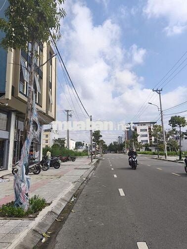 đất 5*20m đường 7,5m vị trí cực đẹp cạnh trung tâm Nguyễn Phước Lan